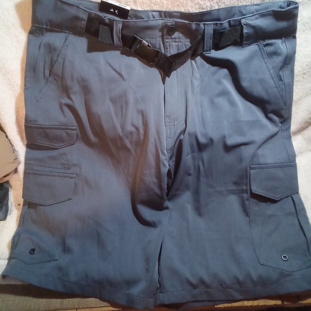 Jake Austin mens 7pocket cargo shorts.